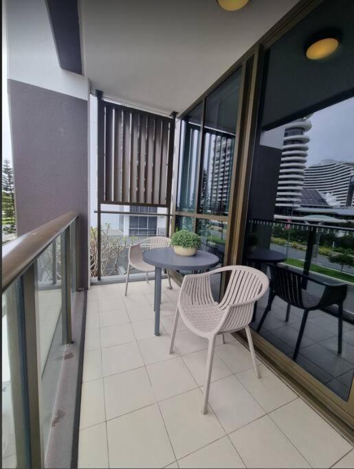 Broadbeach Stunner Modern And Central โกลด์โคสต์ ภายนอก รูปภาพ