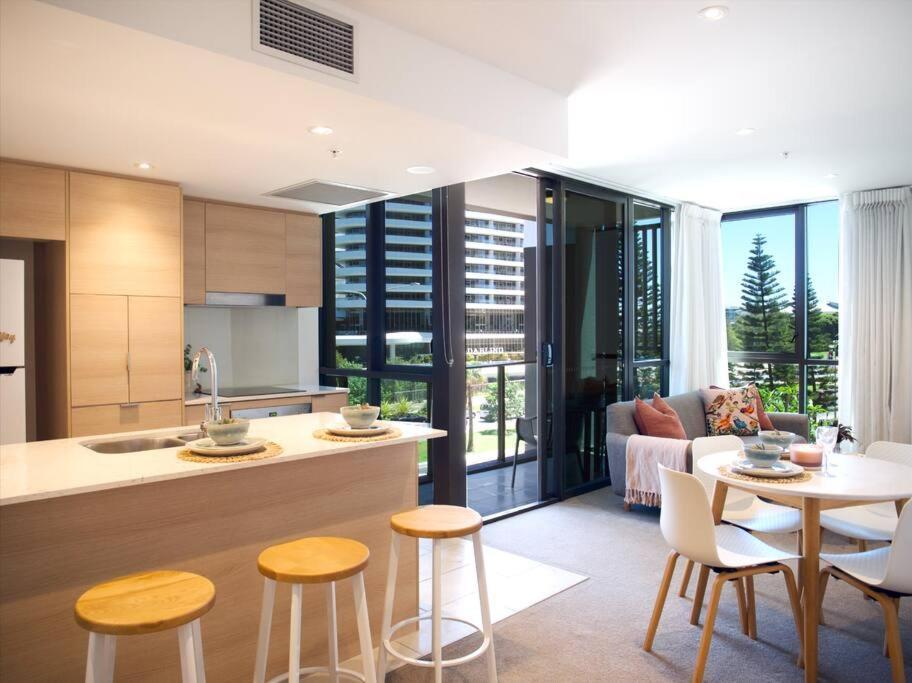 Broadbeach Stunner Modern And Central โกลด์โคสต์ ภายนอก รูปภาพ