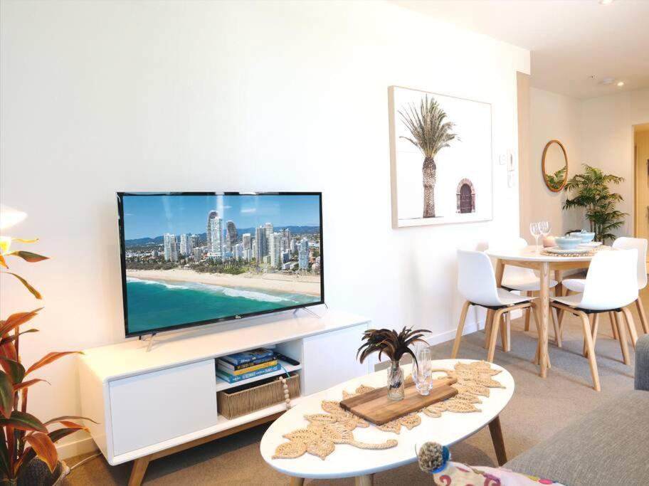 Broadbeach Stunner Modern And Central โกลด์โคสต์ ภายนอก รูปภาพ