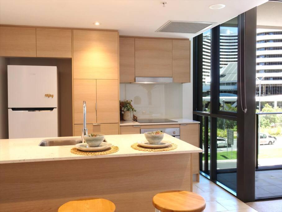 Broadbeach Stunner Modern And Central โกลด์โคสต์ ภายนอก รูปภาพ