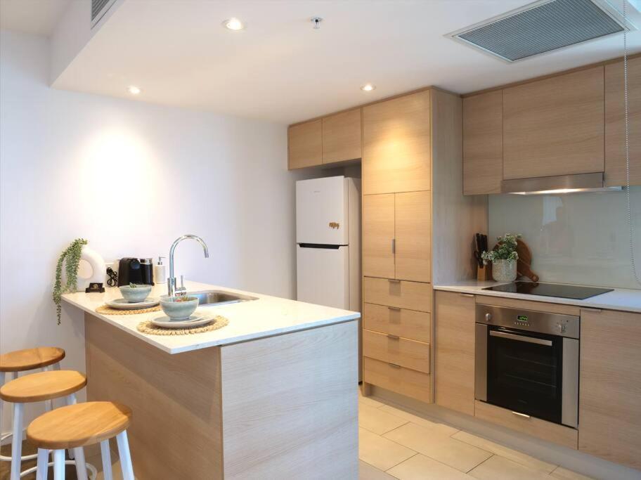 Broadbeach Stunner Modern And Central โกลด์โคสต์ ภายนอก รูปภาพ