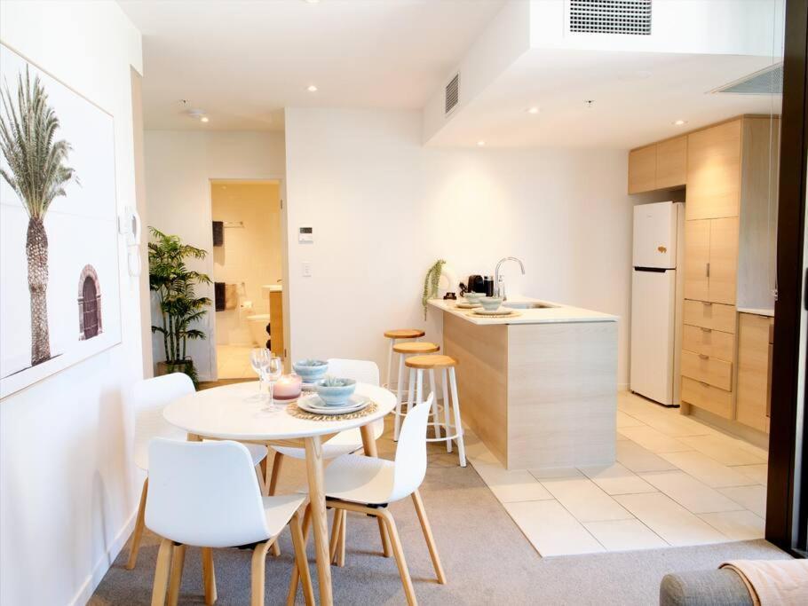 Broadbeach Stunner Modern And Central โกลด์โคสต์ ภายนอก รูปภาพ