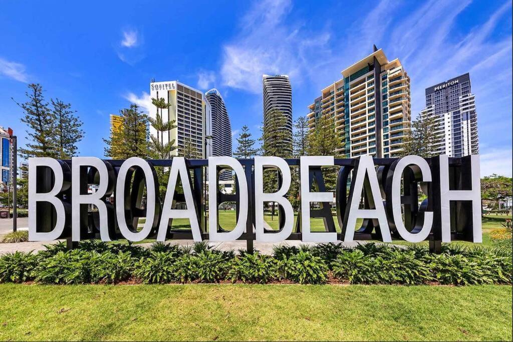 Broadbeach Stunner Modern And Central โกลด์โคสต์ ภายนอก รูปภาพ